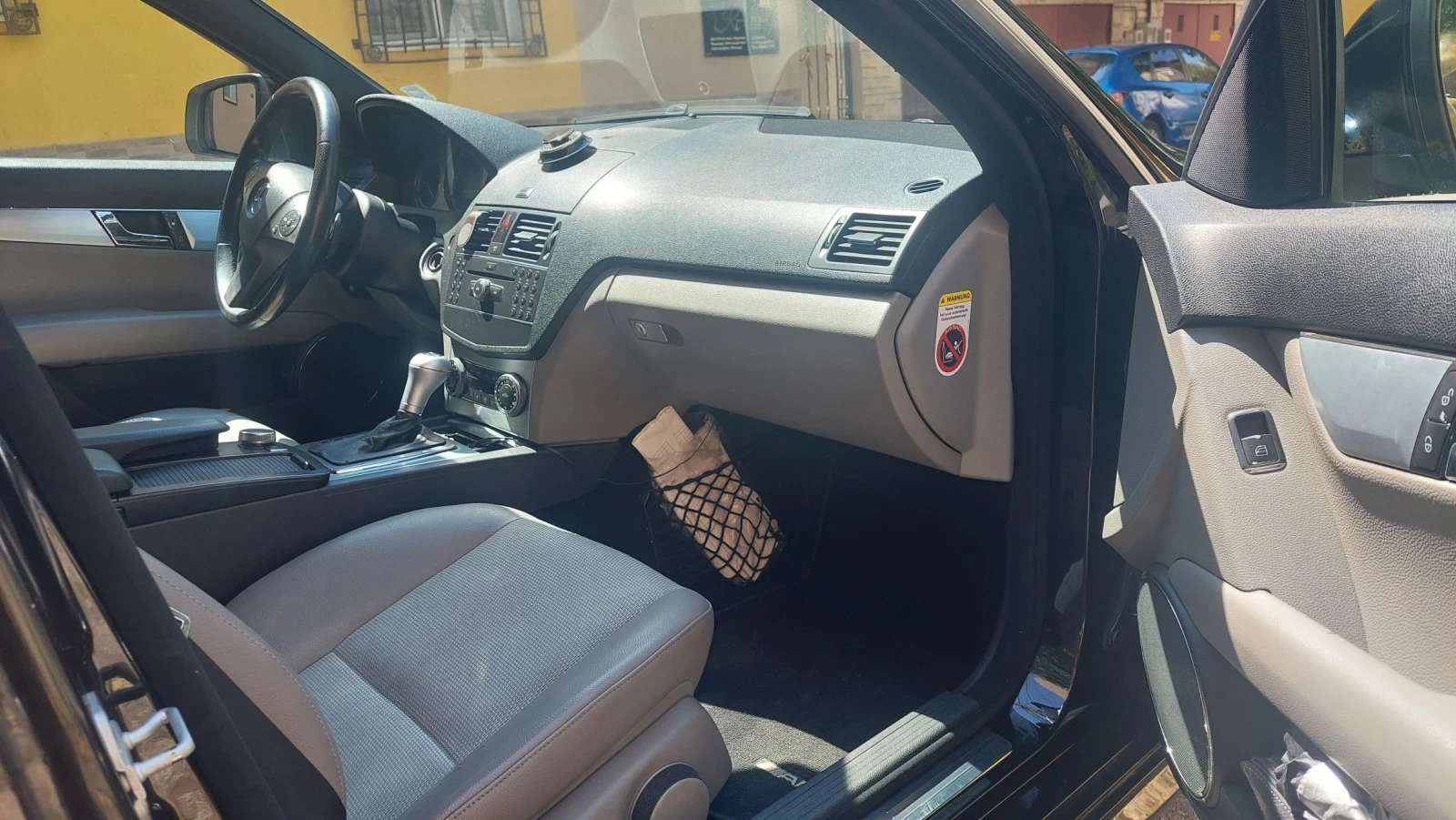 Mercedes-Benz C 220, снимка 3 - Автомобили и джипове - 56510327