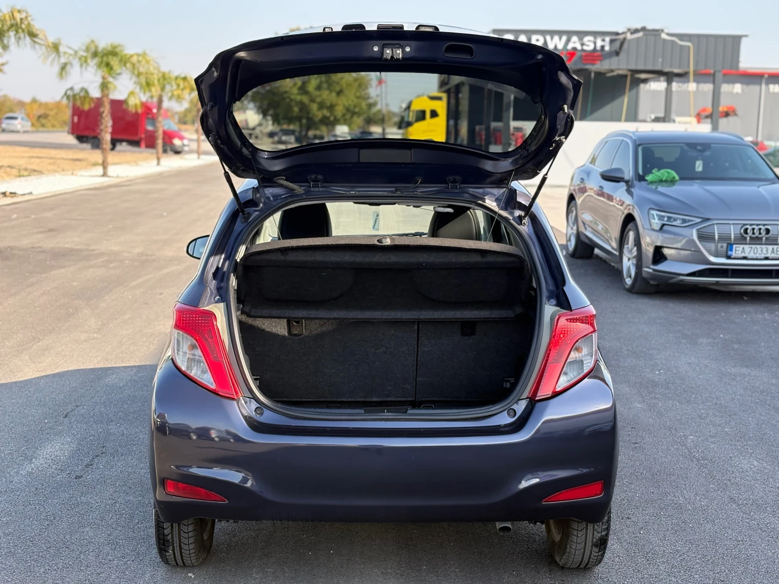 Toyota Yaris 1.4 90�� 6�� Navi* ������* Keyless* Panorama | Mobile.bg � ����������� 8