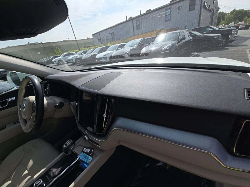 Volvo XC60 MOMENTUM* ДИГИТАЛНО* ТАБЛО* САМОПАРКИРАНЕ* МЪРТВА*, снимка 9 - Автомобили и джипове - 52699474