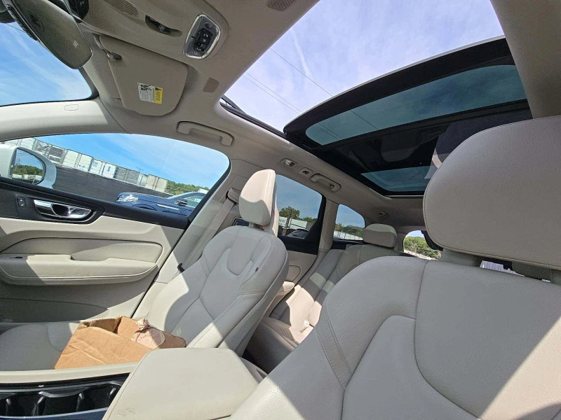 Volvo XC60 MOMENTUM* ДИГИТАЛНО* ТАБЛО* САМОПАРКИРАНЕ* МЪРТВА*, снимка 12 - Автомобили и джипове - 52699474