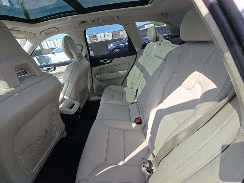 Volvo XC60 MOMENTUM* ДИГИТАЛНО* ТАБЛО* САМОПАРКИРАНЕ* МЪРТВА*, снимка 11 - Автомобили и джипове - 52699474