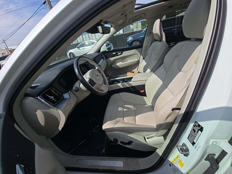 Volvo XC60 MOMENTUM* ДИГИТАЛНО* ТАБЛО* САМОПАРКИРАНЕ* МЪРТВА*, снимка 7 - Автомобили и джипове - 52699474
