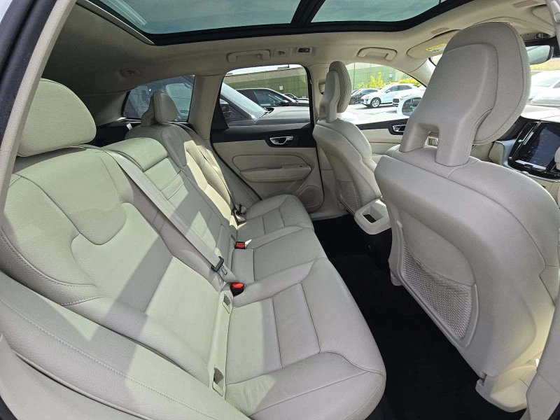 Volvo XC60 MOMENTUM* ДИГИТАЛНО* ТАБЛО* САМОПАРКИРАНЕ* МЪРТВА*, снимка 13 - Автомобили и джипове - 52699474