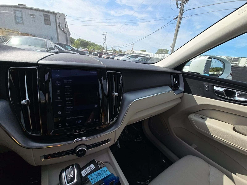 Volvo XC60 MOMENTUM* ДИГИТАЛНО* ТАБЛО* САМОПАРКИРАНЕ* МЪРТВА*, снимка 6 - Автомобили и джипове - 52699474