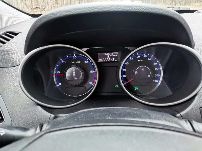 Hyundai IX35 1, 7cdti klima, снимка 14 - Автомобили и джипове - 53123802