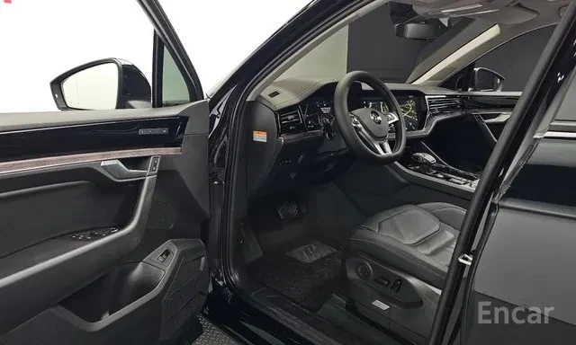 VW Touareg 3.0TDI PREMIUM * 2 КЛЮЧА * 18К КМ * , снимка 5 - Автомобили и джипове - 55899163