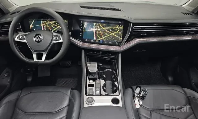 VW Touareg 3.0TDI PREMIUM * 2 КЛЮЧА * 18К КМ * , снимка 9 - Автомобили и джипове - 55899163