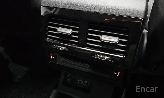 VW Touareg 3.0TDI PREMIUM * 2 КЛЮЧА * 18К КМ * , снимка 14 - Автомобили и джипове - 55899163
