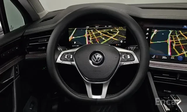 VW Touareg 3.0TDI PREMIUM * 2 КЛЮЧА * 18К КМ * , снимка 6 - Автомобили и джипове - 55899163