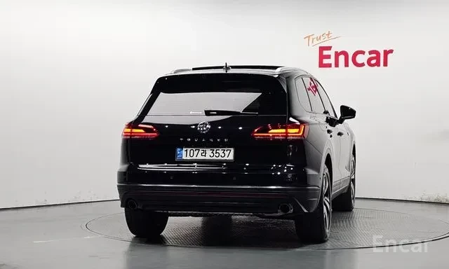 VW Touareg 3.0TDI PREMIUM * 2 КЛЮЧА * 18К КМ * , снимка 4 - Автомобили и джипове - 55899163