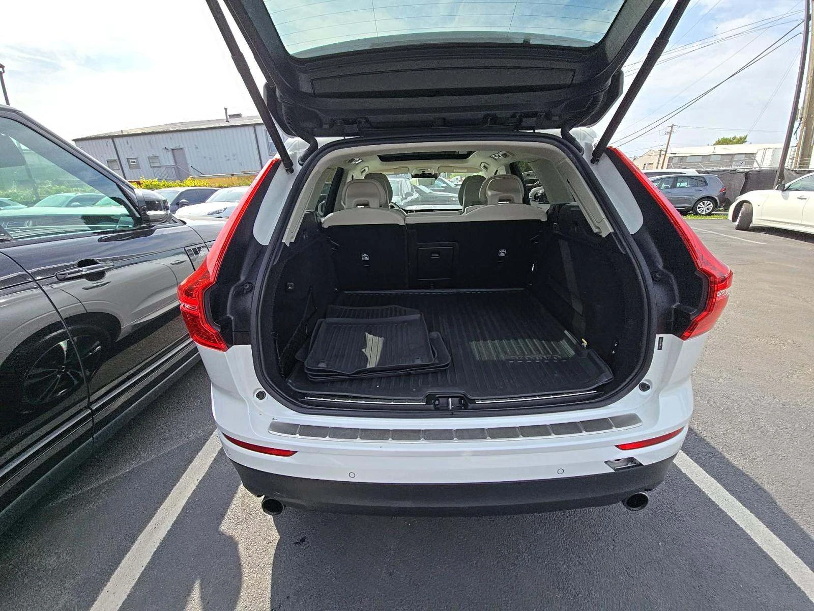 Volvo XC60 MOMENTUM* ДИГИТАЛНО* ТАБЛО* САМОПАРКИРАНЕ* МЪРТВА* - изображение 5