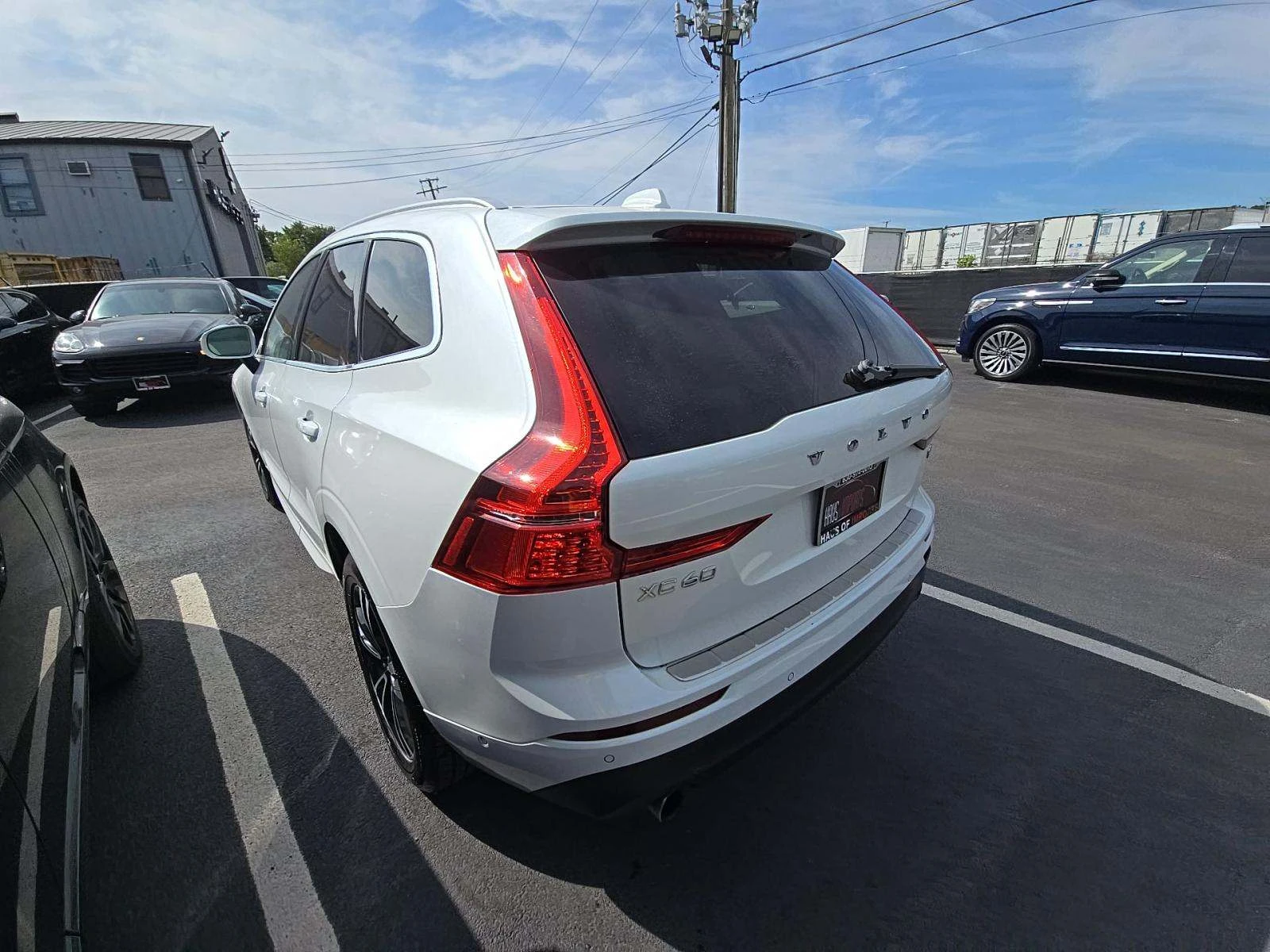 Volvo XC60 MOMENTUM* ДИГИТАЛНО* ТАБЛО* САМОПАРКИРАНЕ* МЪРТВА* - изображение 4