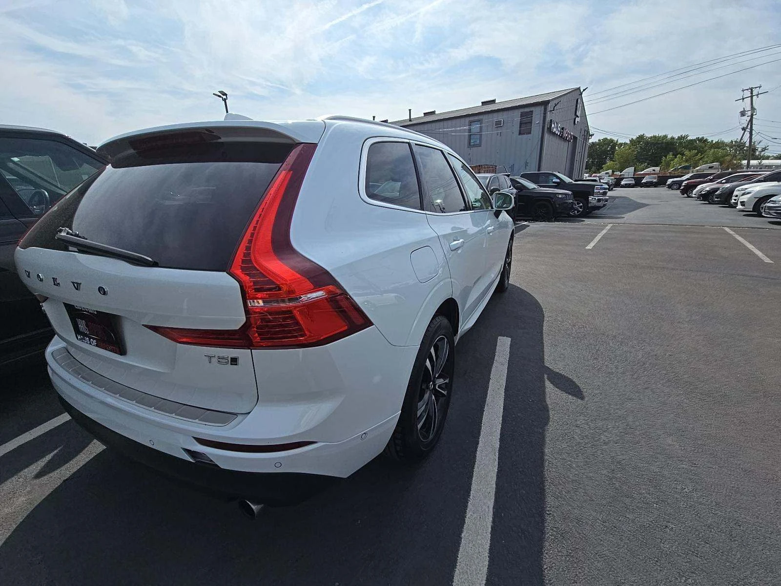 Volvo XC60 MOMENTUM* ДИГИТАЛНО* ТАБЛО* САМОПАРКИРАНЕ* МЪРТВА* - изображение 2