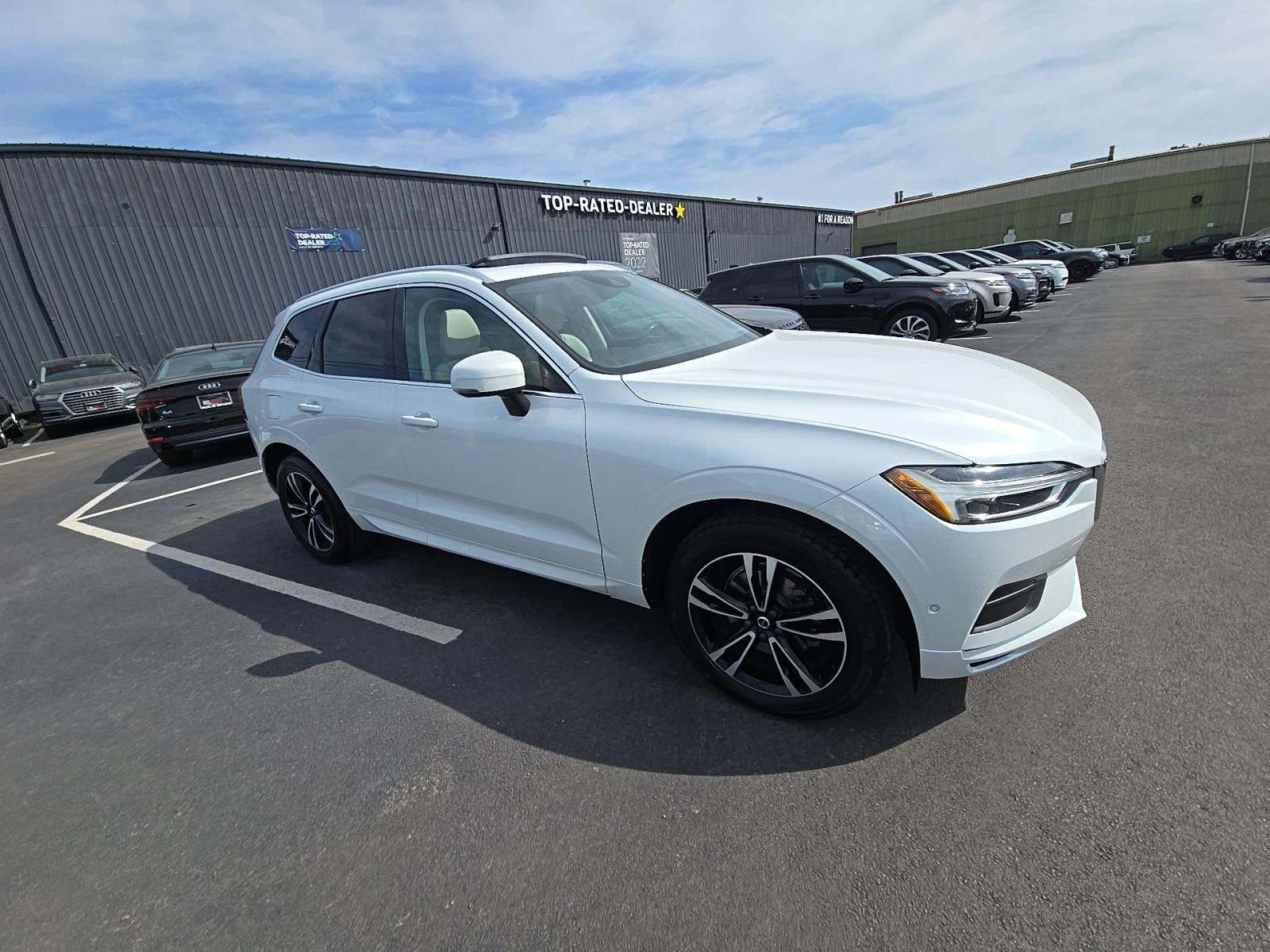 Volvo XC60 MOMENTUM* ДИГИТАЛНО* ТАБЛО* САМОПАРКИРАНЕ* МЪРТВА* - изображение 3