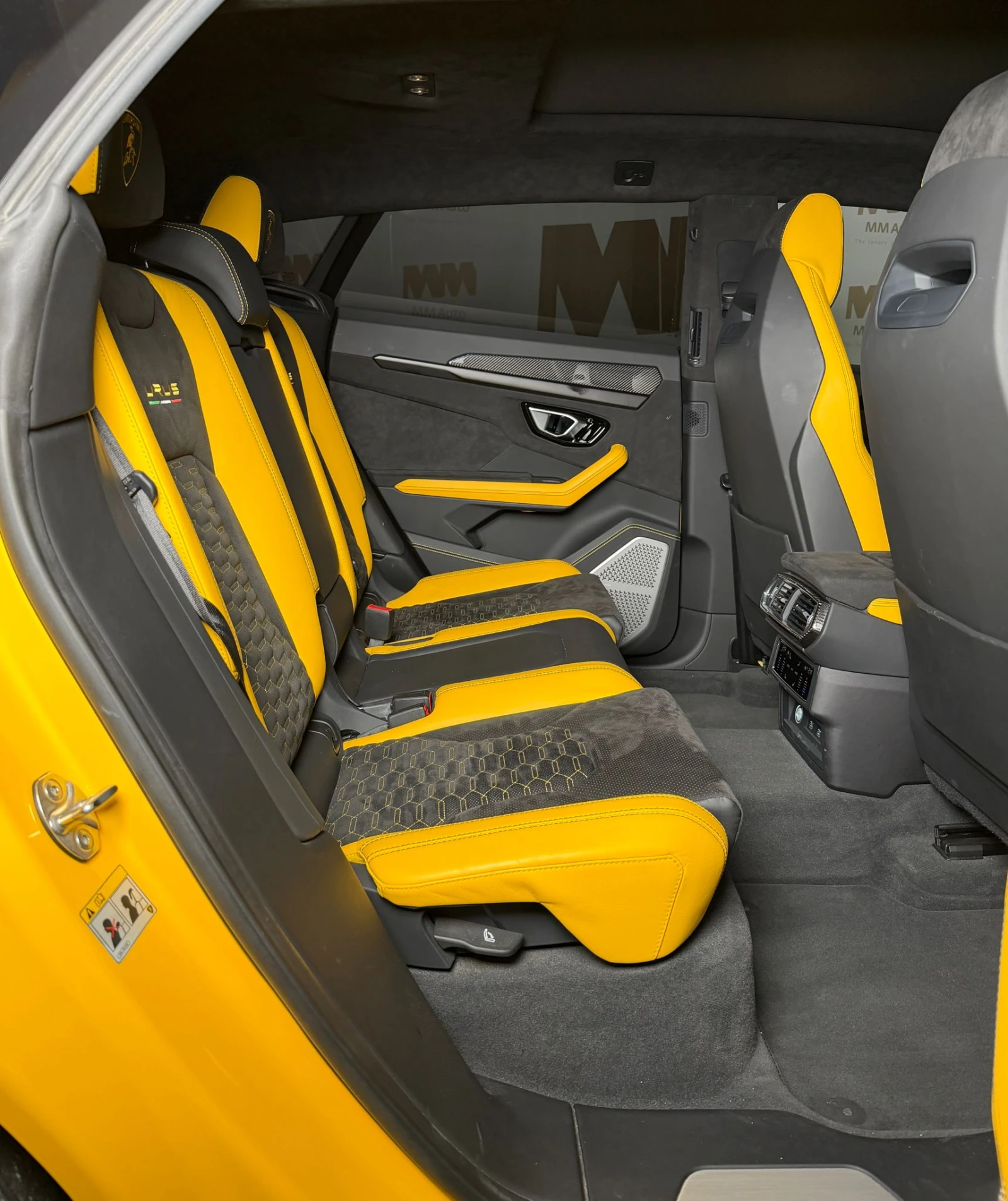 Lamborghini Urus Carbon In&Out* HuD* B&O* Pano* PPF* PearlCapsule | Mobile.bg   11