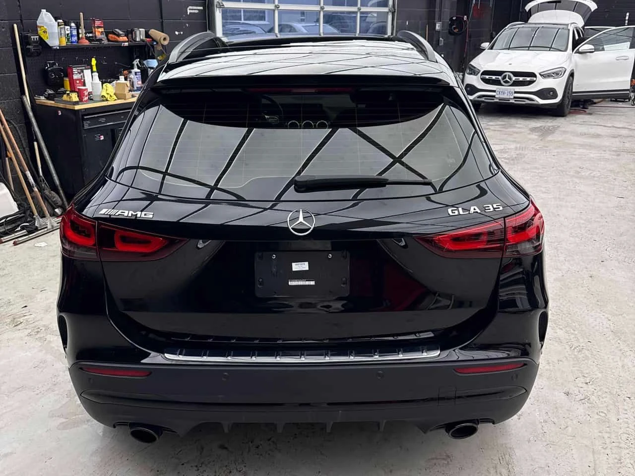 Mercedes-Benz GLA  AMG 35 / 360 / DISTRONIC / PANORAMA  , снимка 4 - Автомобили и джипове - 54174497