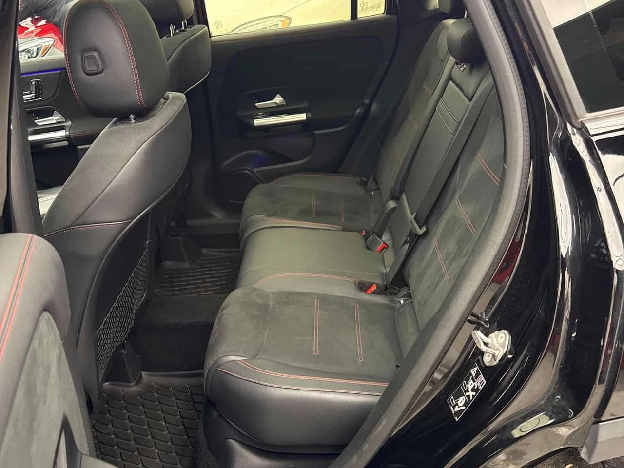 Mercedes-Benz GLA  AMG 35 / 360 / DISTRONIC / PANORAMA  , снимка 11 - Автомобили и джипове - 54174497