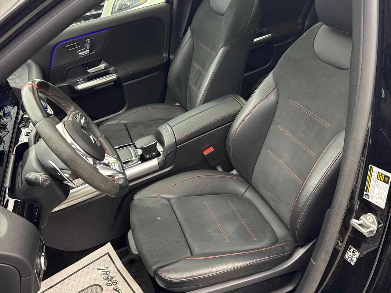 Mercedes-Benz GLA  AMG 35 / 360 / DISTRONIC / PANORAMA  , снимка 10 - Автомобили и джипове - 54174497