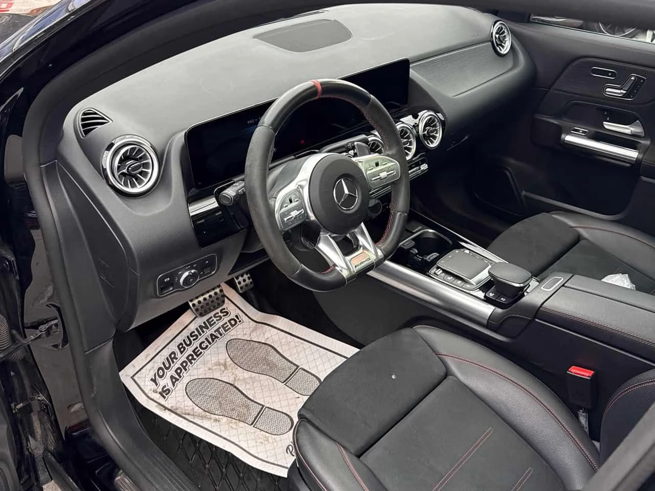 Mercedes-Benz GLA  AMG 35 / 360 / DISTRONIC / PANORAMA  , снимка 5 - Автомобили и джипове - 54174497