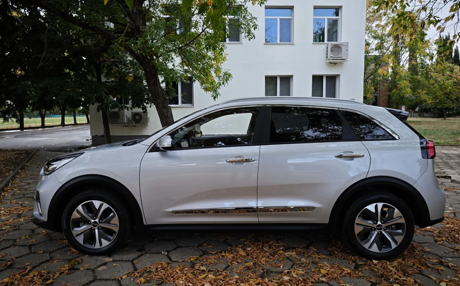 Kia Niro 64 kW, снимка 6 - Автомобили и джипове - 56477268
