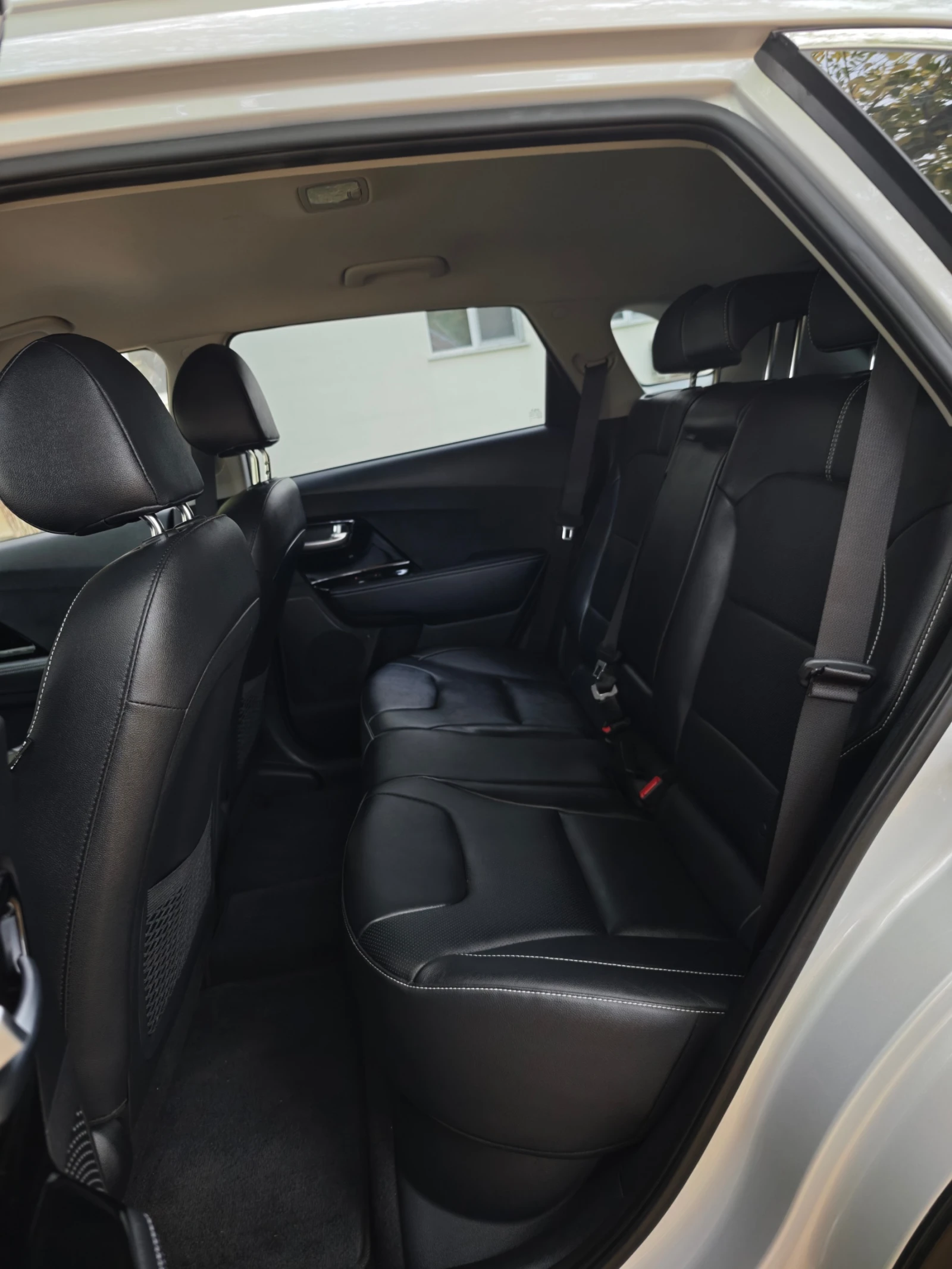 Kia Niro 64 kW, снимка 16 - Автомобили и джипове - 56477268