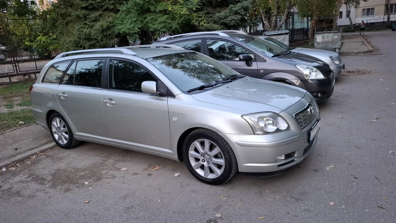 Toyota Avensis Комби, снимка 3 - Автомобили и джипове - 47374761