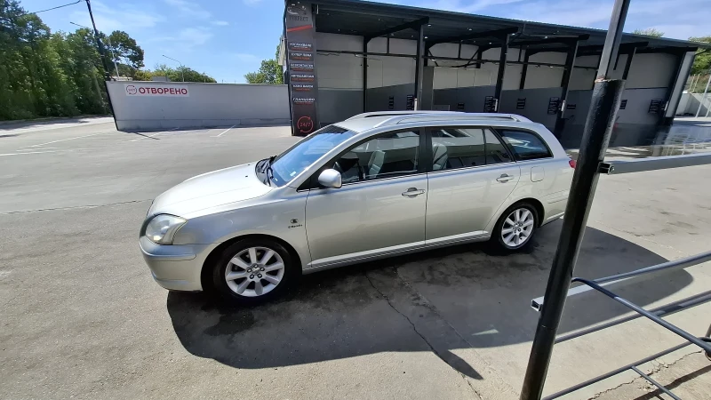 Toyota Avensis Комби, снимка 8 - Автомобили и джипове - 47374761