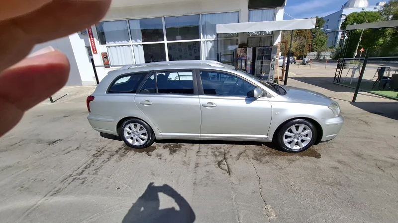 Toyota Avensis Комби, снимка 6 - Автомобили и джипове - 47374761