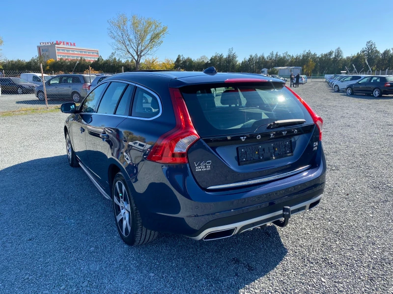 Volvo V60 PLUG-IN HYBRID 4x4, снимка 5 - Автомобили и джипове - 48285548