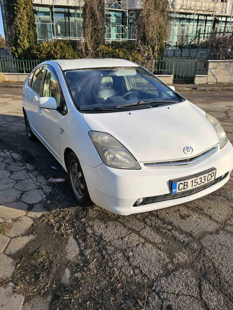 Toyota Prius 1.5 VVT-i Hybrid e-CVT, снимка 2 - Автомобили и джипове - 48833878