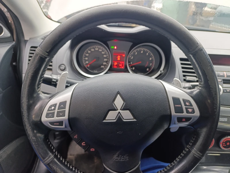 Mitsubishi Lancer 1.8 автомат , кожа ксенон , снимка 9 - Автомобили и джипове - 49731825