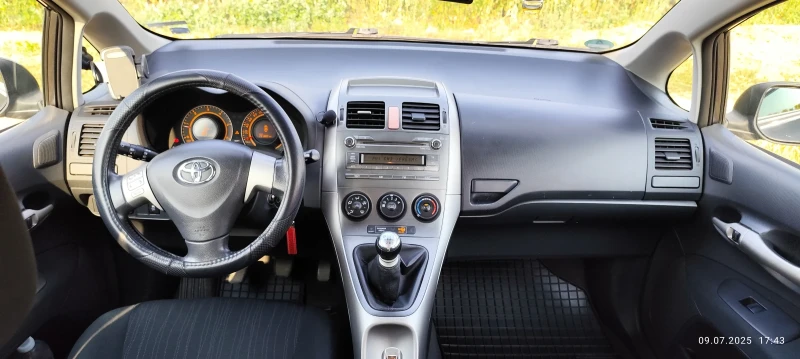 Toyota Auris 2.0 D-4D, 126 k.s, снимка 14 - Автомобили и джипове - 52475035