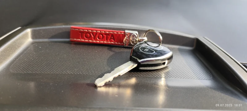 Toyota Auris 2.0 D-4D, 126 k.s, снимка 9 - Автомобили и джипове - 52475035