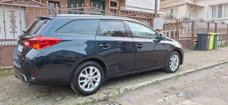 Toyota Auris 1.4, снимка 4 - Автомобили и джипове - 52336144