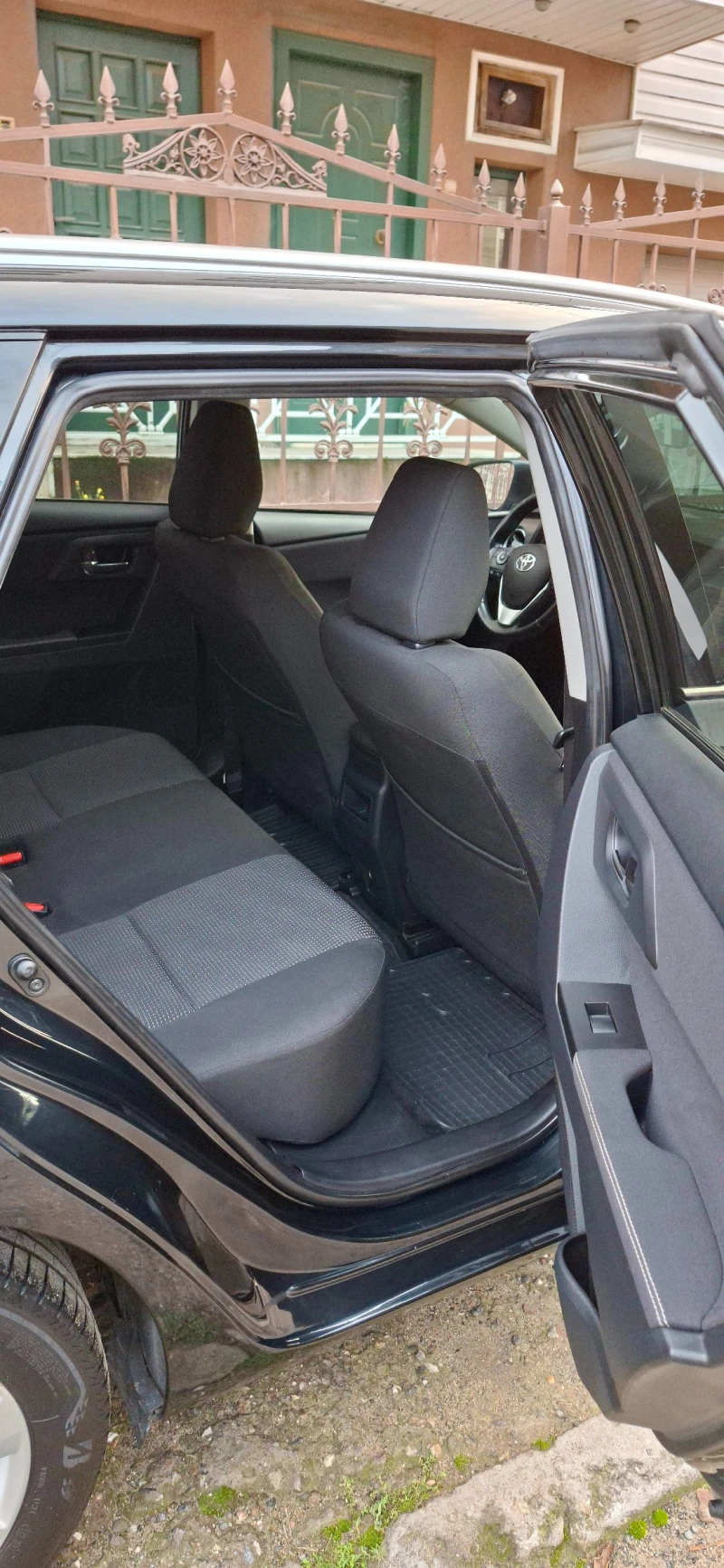 Toyota Auris 1.4, снимка 8 - Автомобили и джипове - 52336144