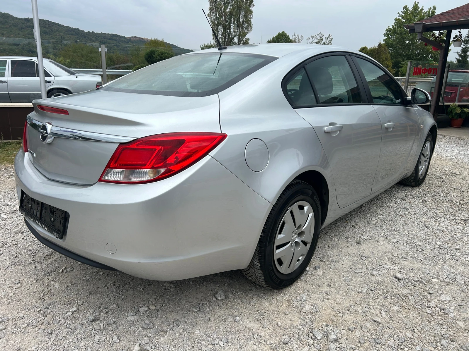 Opel Insignia 1, 6 I КЛИМАТРОНИК !! 128000 РЕАЛНИ КМ. !! - изображение 3