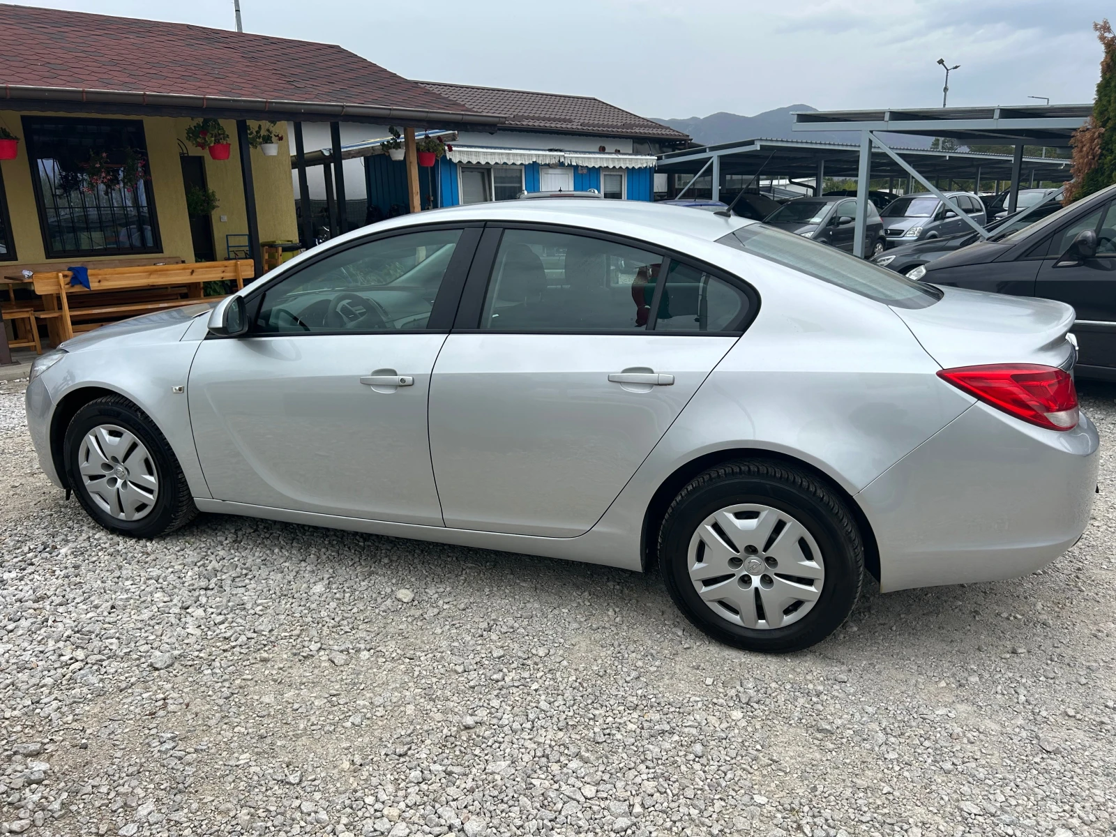 Opel Insignia 1, 6 I КЛИМАТРОНИК !! 128000 РЕАЛНИ КМ. !! - изображение 6