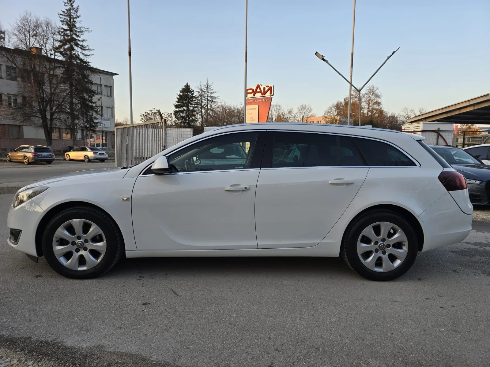 Opel Insignia 1.6CDTI 136k.c. Автоматик Дигитал - изображение 6