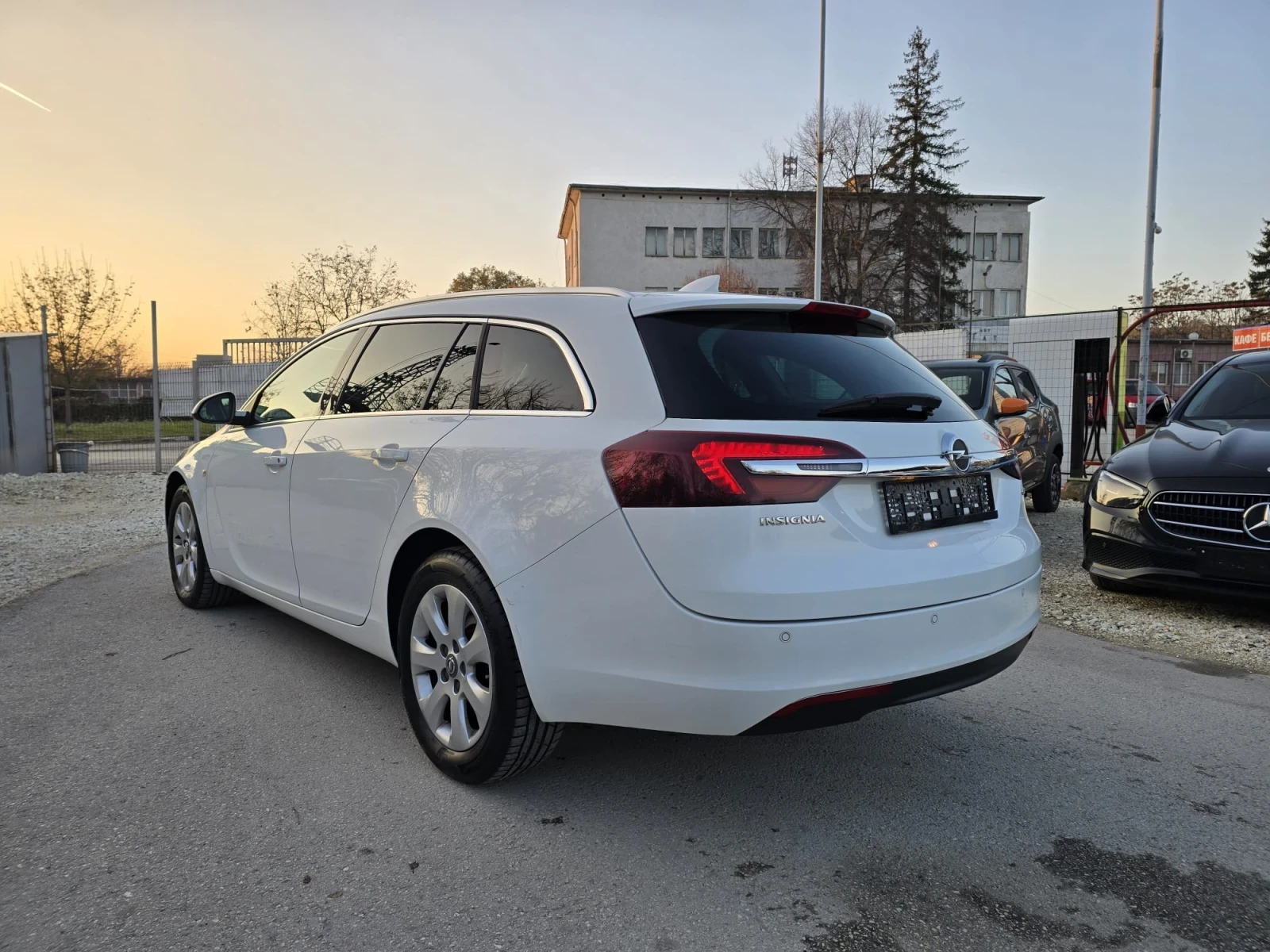 Opel Insignia 1.6CDTI 136k.c. Автоматик Дигитал - изображение 8