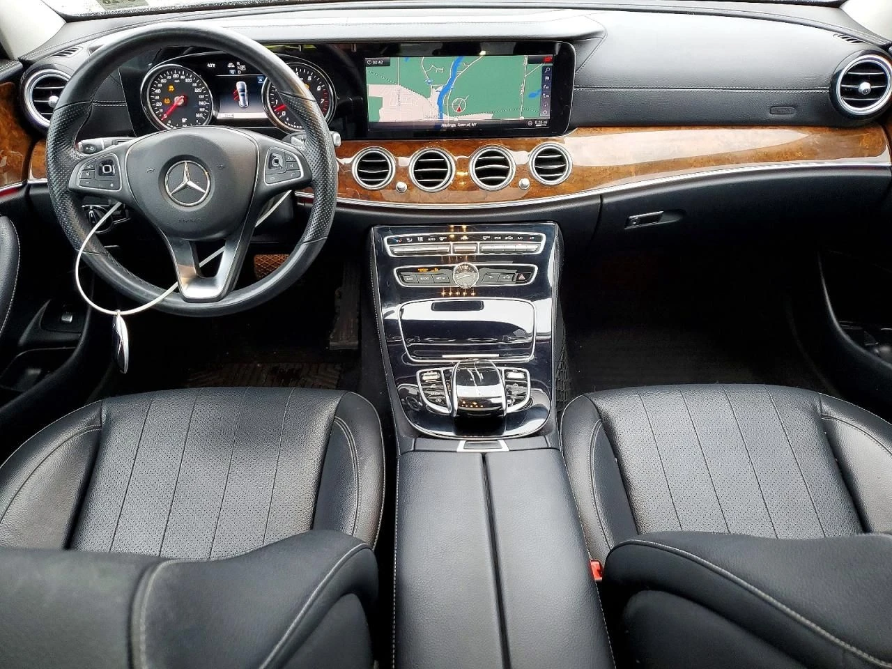 Mercedes-Benz E 400  - изображение 8