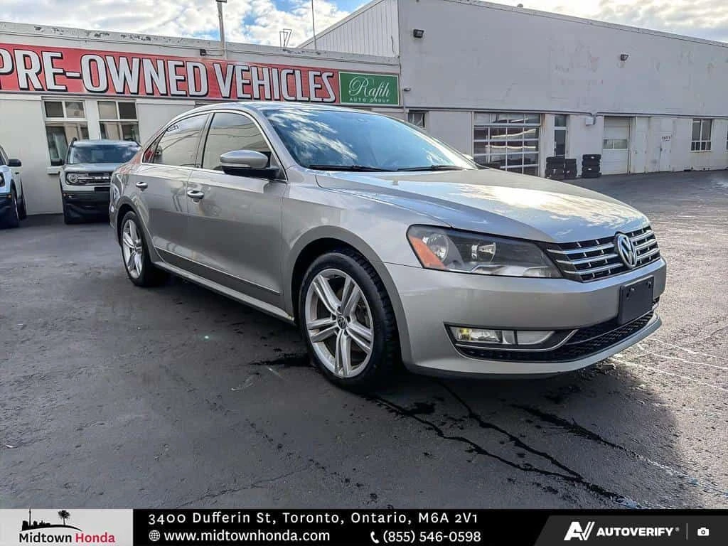 VW Passat * * AS IS / CLEAN CARFAX / NAVIGATION* * CARFAX *  - изображение 10