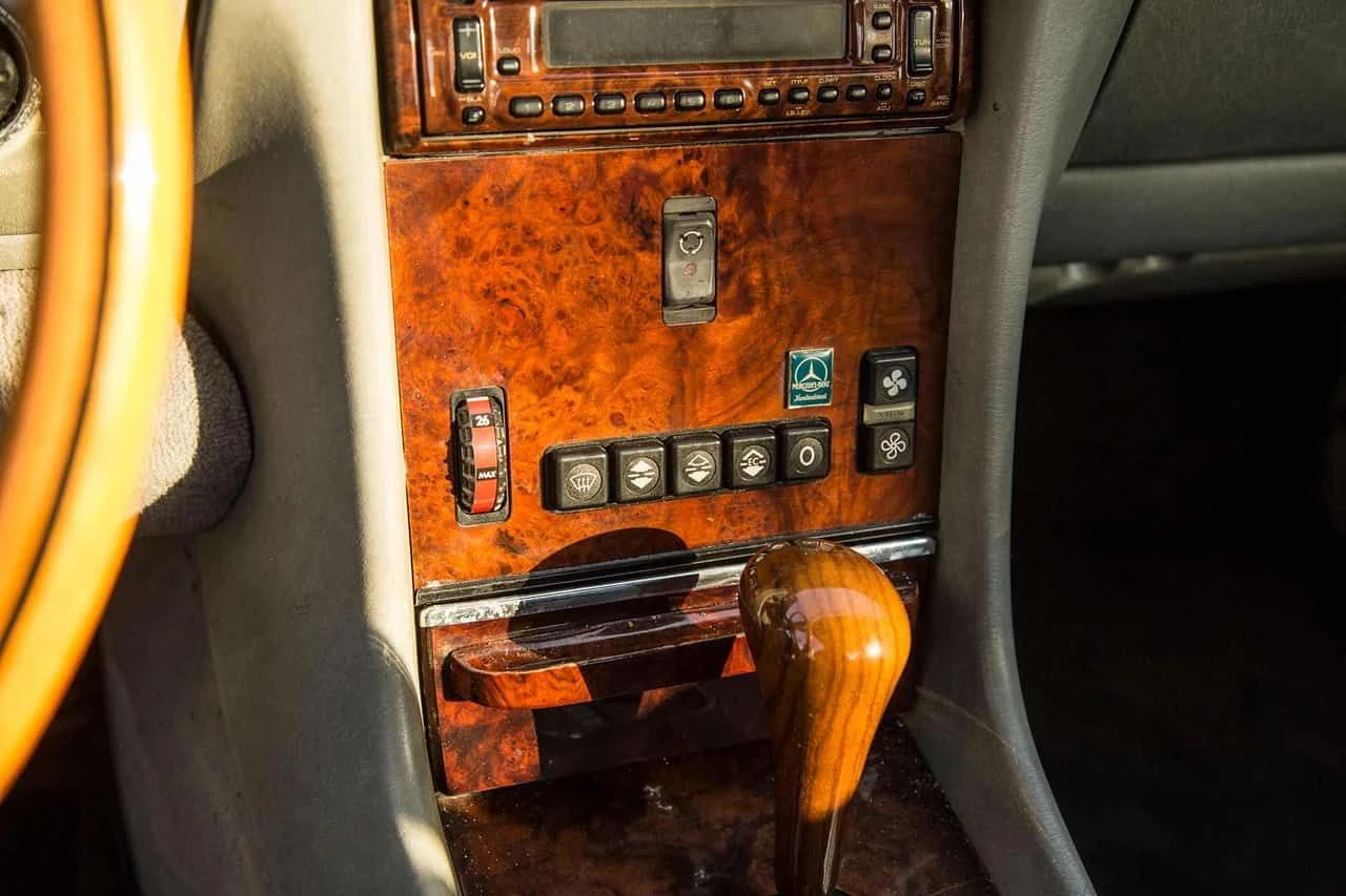 Mercedes-Benz SL * 560SL * CARFAX * ЦЕНА ДО БГ - изображение 9