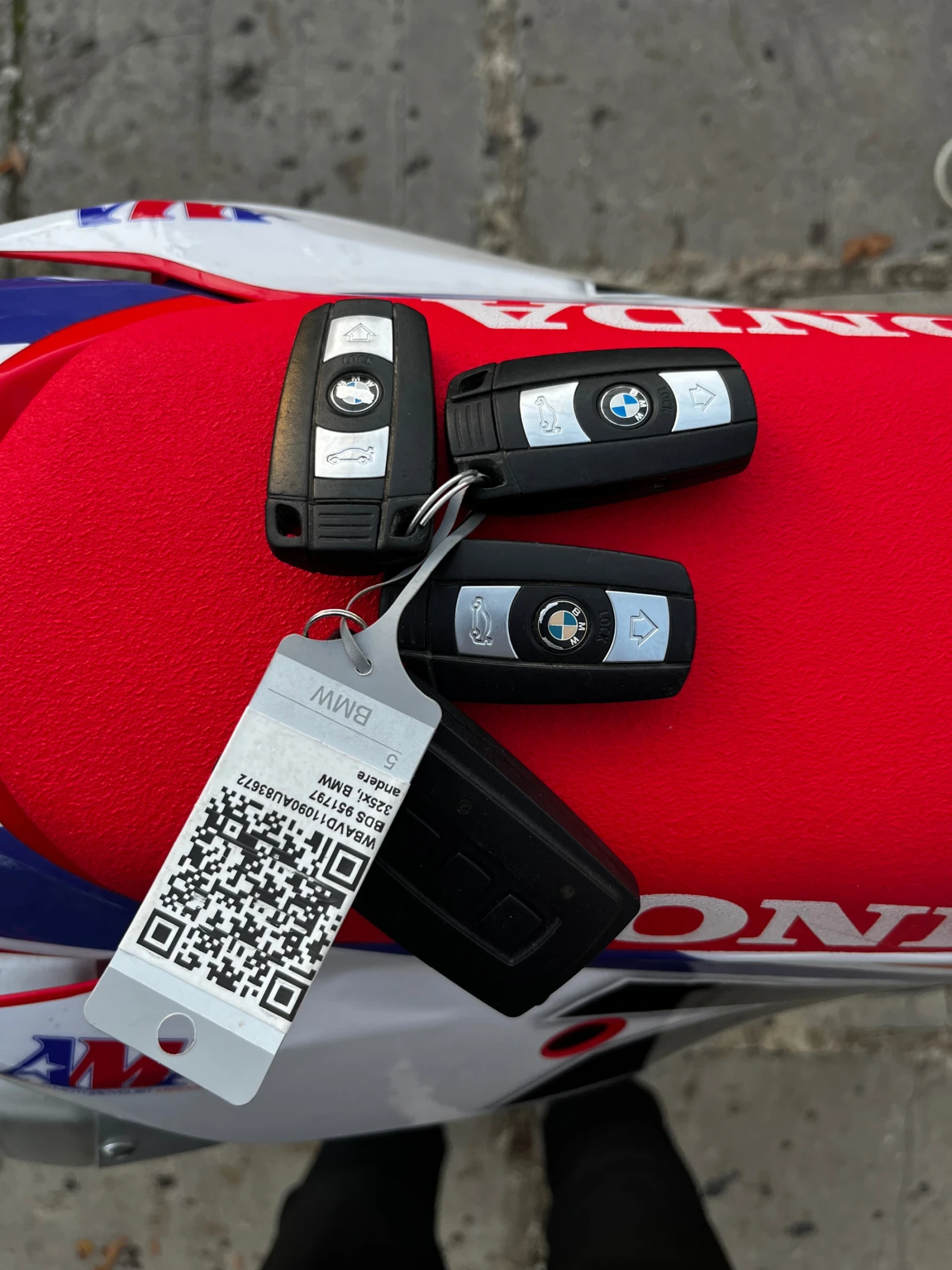 BMW 325 xDrive, снимка 16 - Автомобили и джипове - 53871657