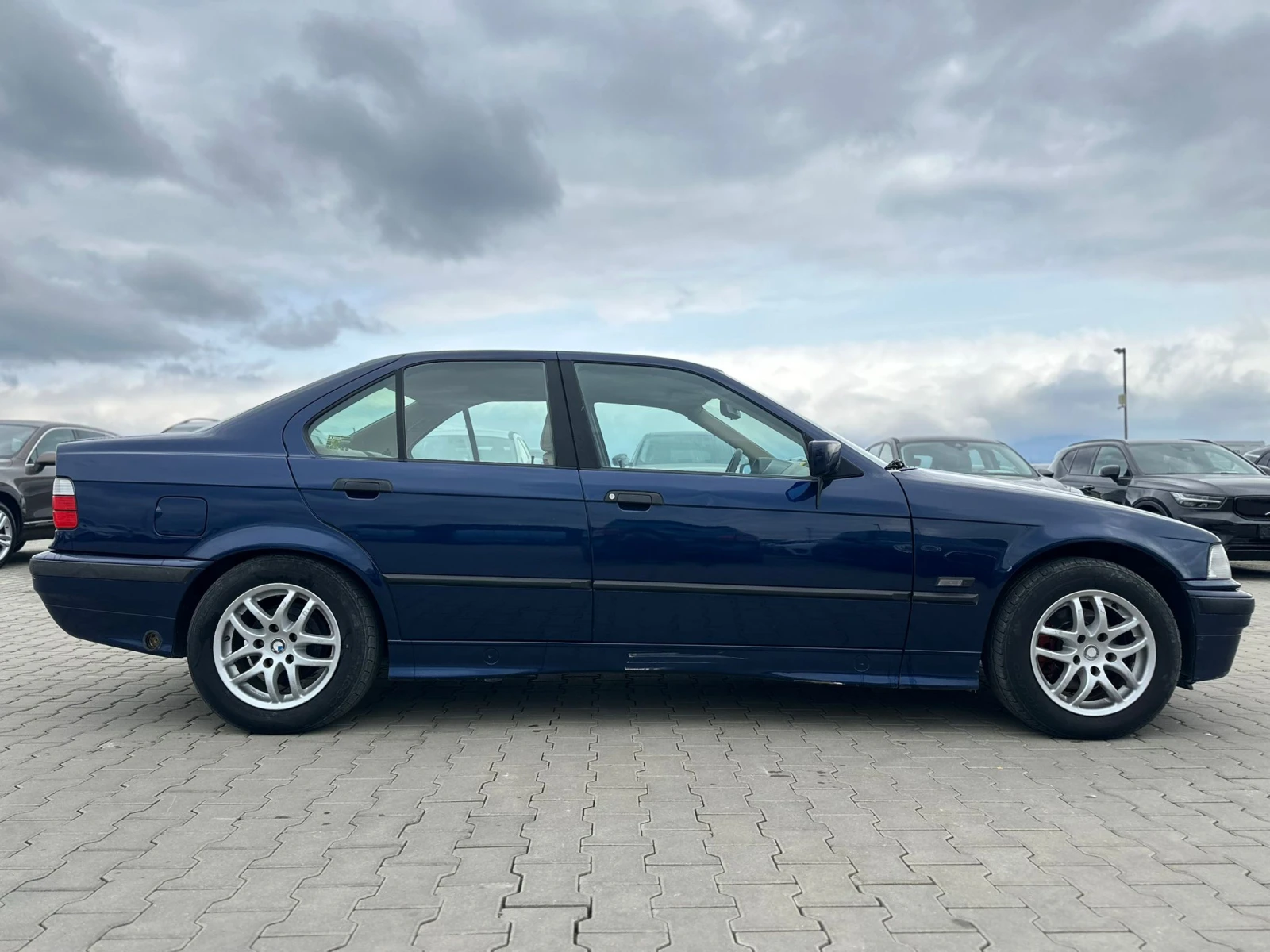 BMW 318 / 1.8I / GAS / БЕЗ ТОЧКА РЪЖДА / , снимка 6 - Автомобили и джипове - 53988639