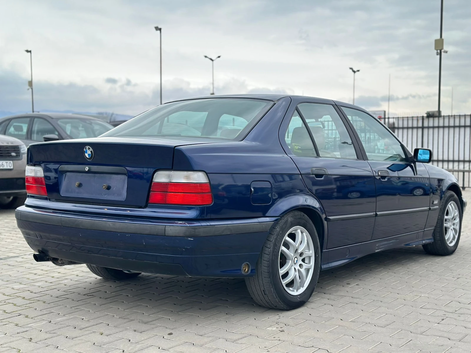 BMW 318 / 1.8I / GAS / БЕЗ ТОЧКА РЪЖДА / , снимка 5 - Автомобили и джипове - 53988639