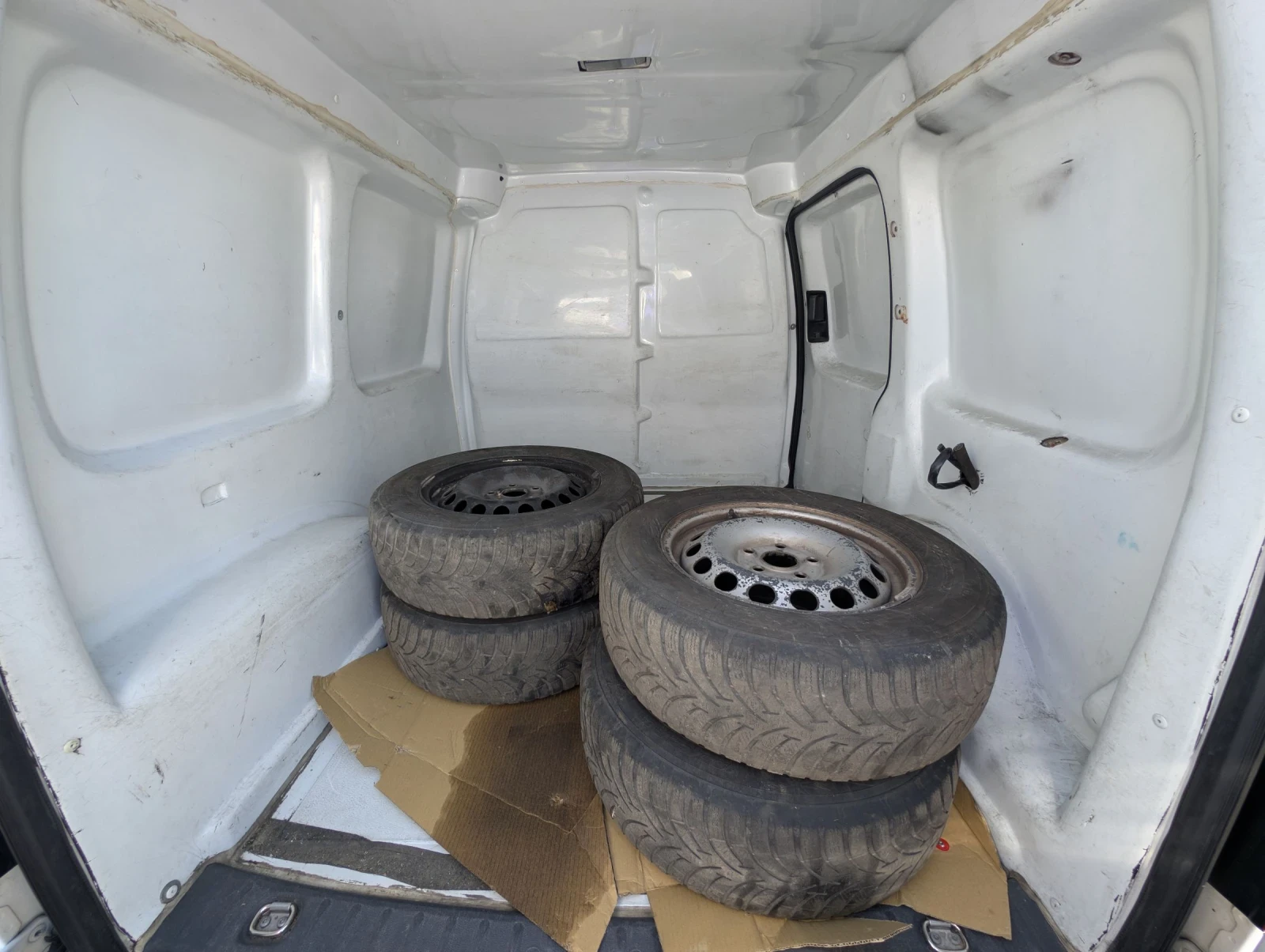 VW Caddy 2.0i* фаб.Метан, снимка 14 - Автомобили и джипове - 54130802