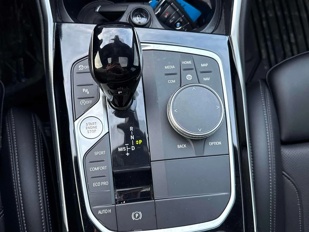 BMW 330 i xDrive/ПОДГРЕВИ/ШИБИДАХ, снимка 12 - Автомобили и джипове - 54353665