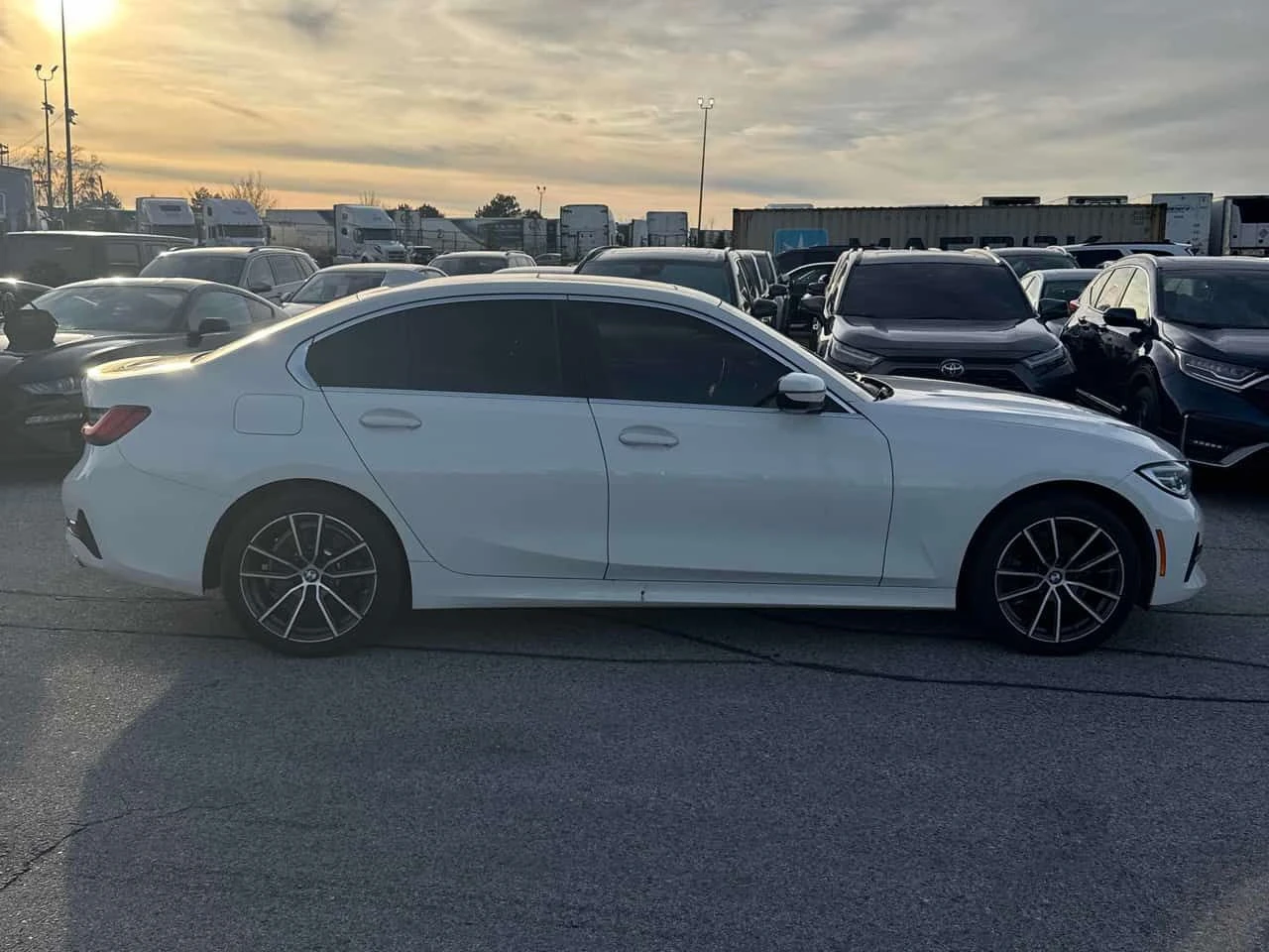 BMW 330 i xDrive/ПОДГРЕВИ/ШИБИДАХ, снимка 4 - Автомобили и джипове - 54353665