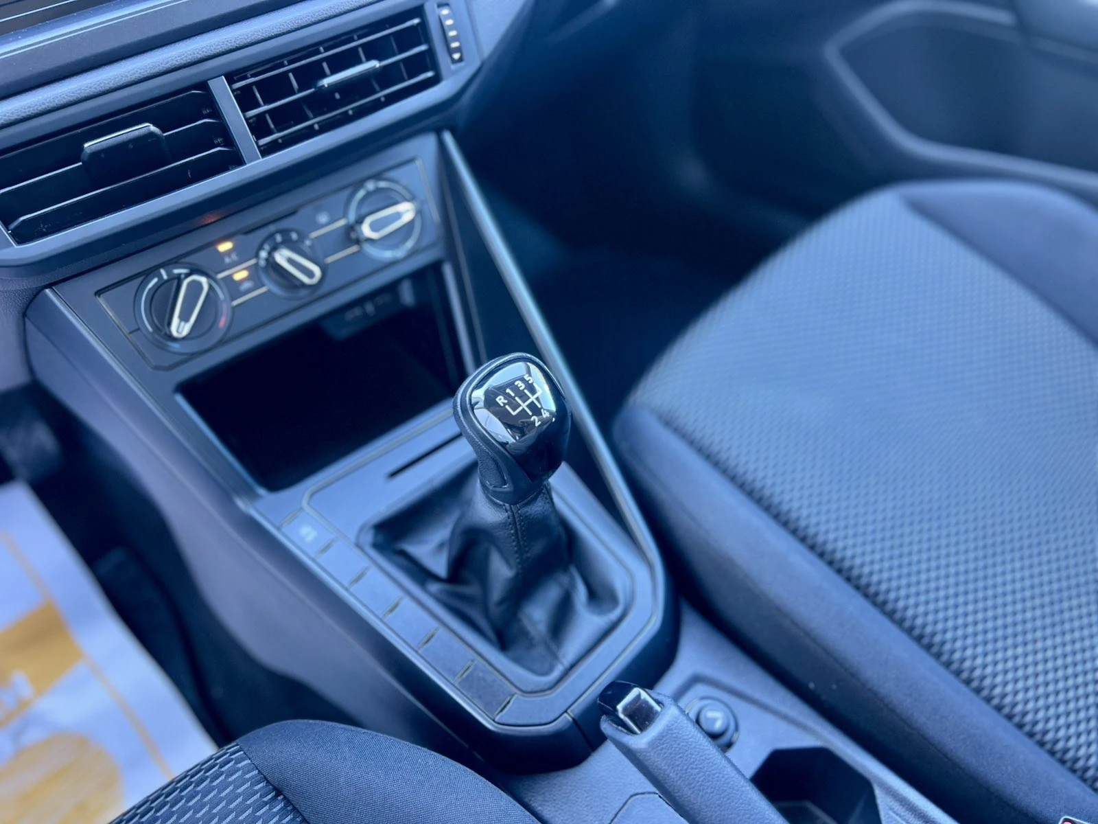 VW Polo Facelift / 1.0 TSI / 95 �.�. / LED / Digital / ACC | Mobile.bg � ����������� 13