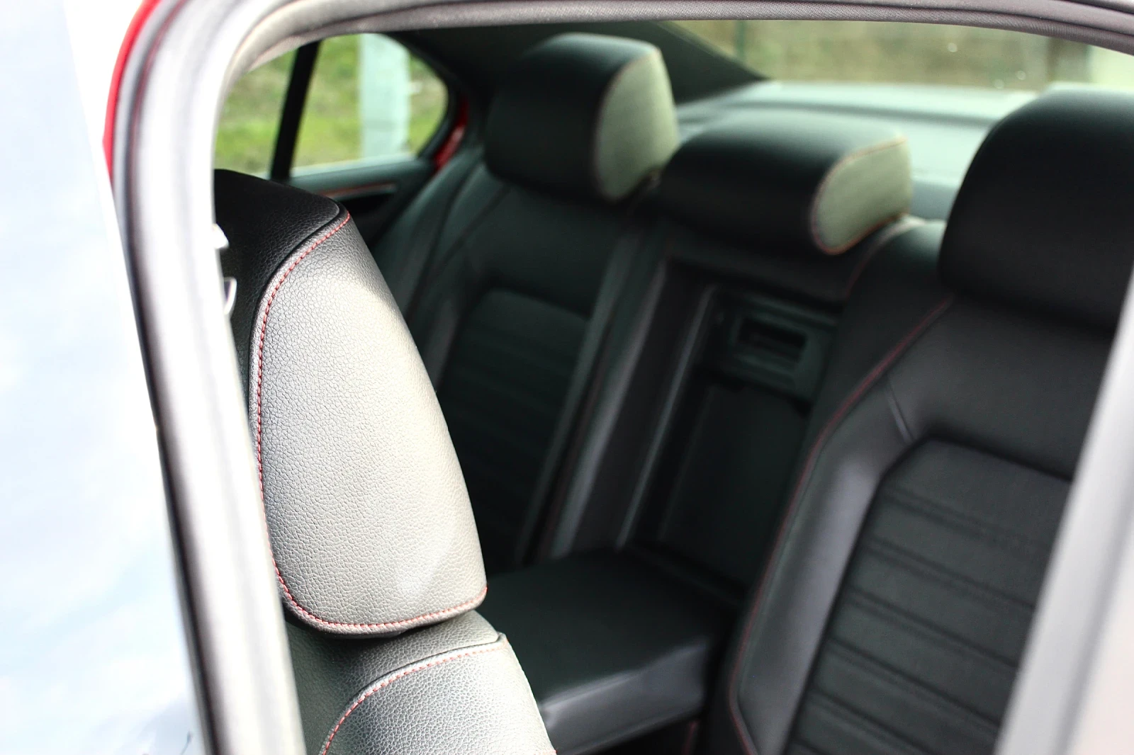 VW Jetta 2.0 TSI GLI 211-кс DSG6, снимка 10 - Автомобили и джипове - 55415431
